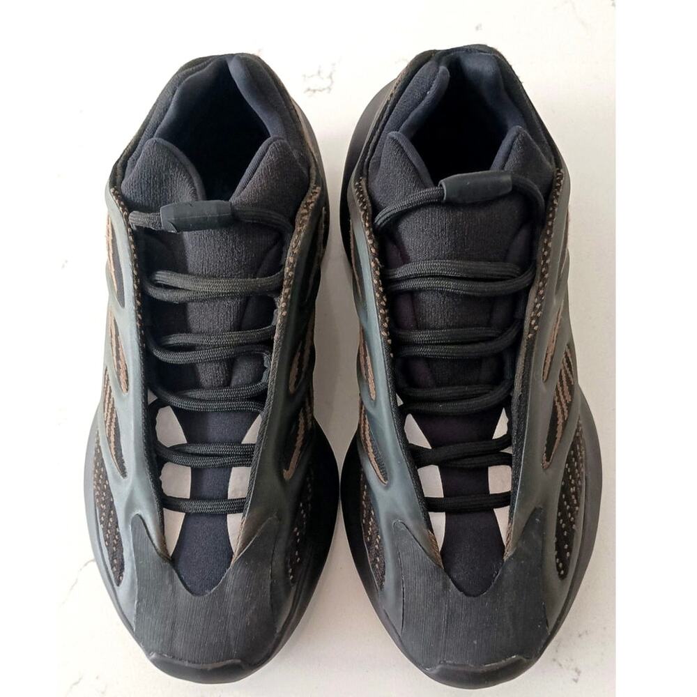 Adidas Yeezys Men's 700 V3's Clay Brown. Size 7 Men-8.5 W streetwear Athleisure